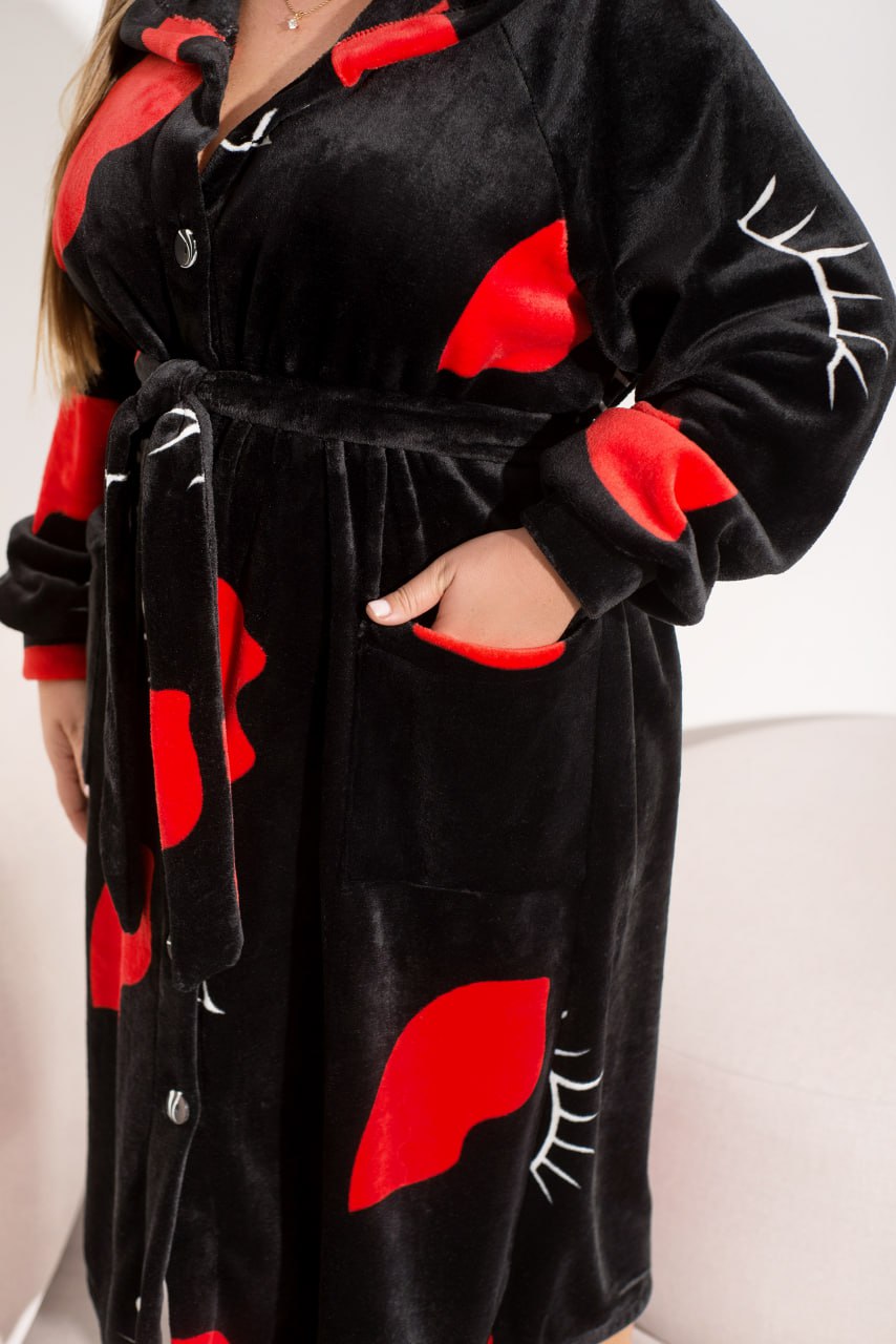 Жіночий махровий халат з капюшоном та застібкою на ґудзиках 