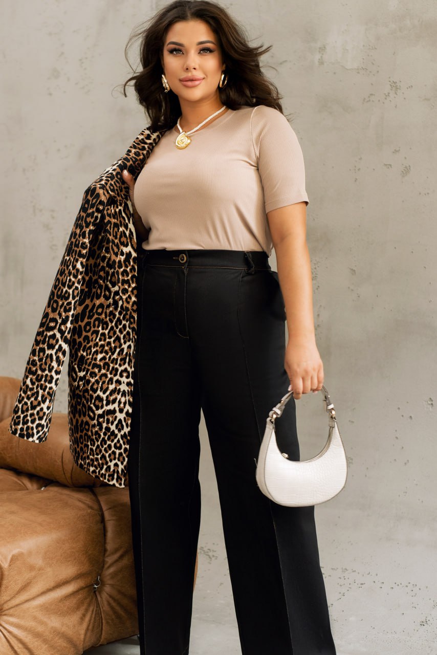 Жіночі джинси вільного крою з декоративною строчкою