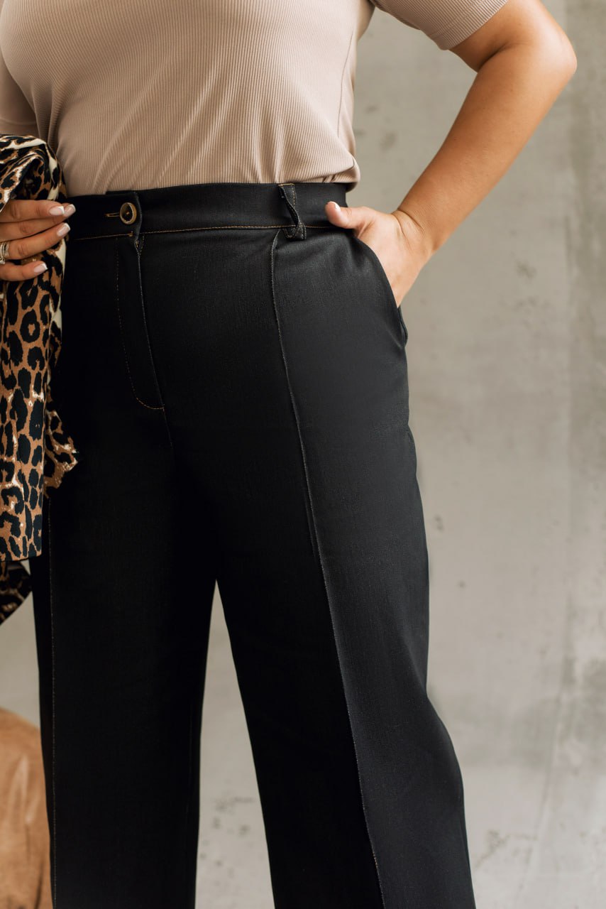 Жіночі джинси вільного крою з декоративною строчкою