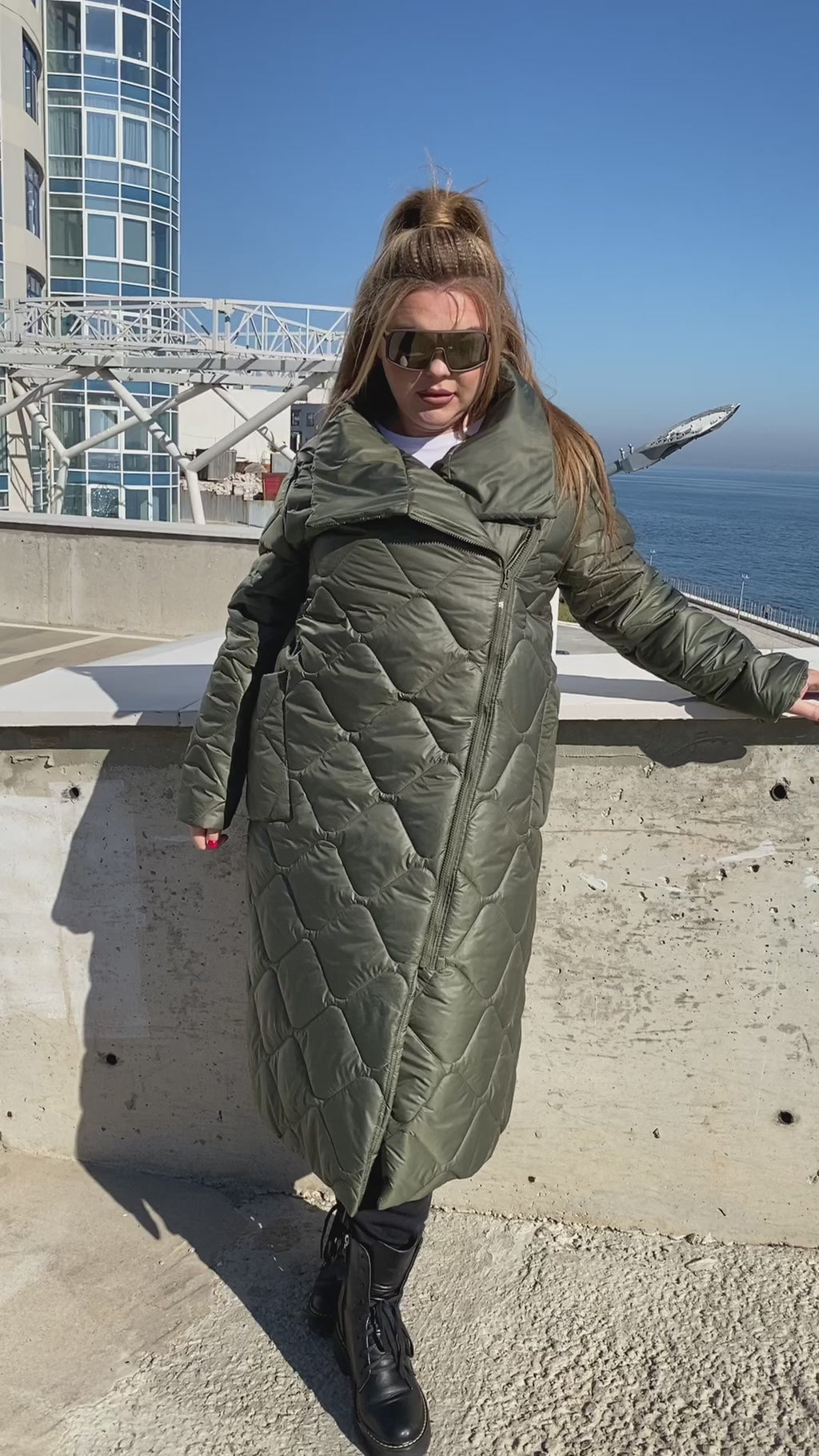 Жіноча довга стьобана куртка з силіконовим утеплювачем